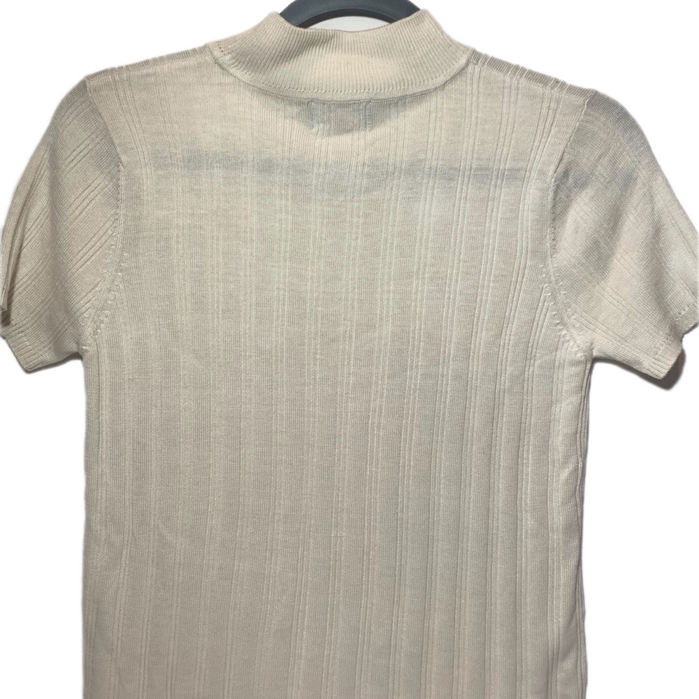 Stuio G white turtle kneck shirt